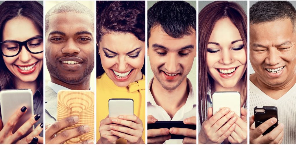 People with smarthphones