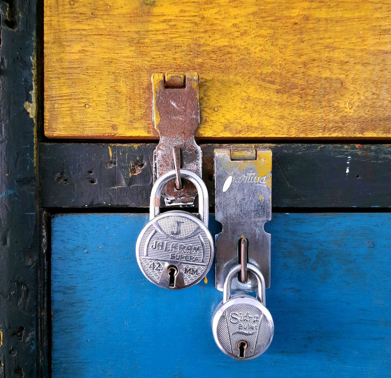 close up yellow and blue case with lockers