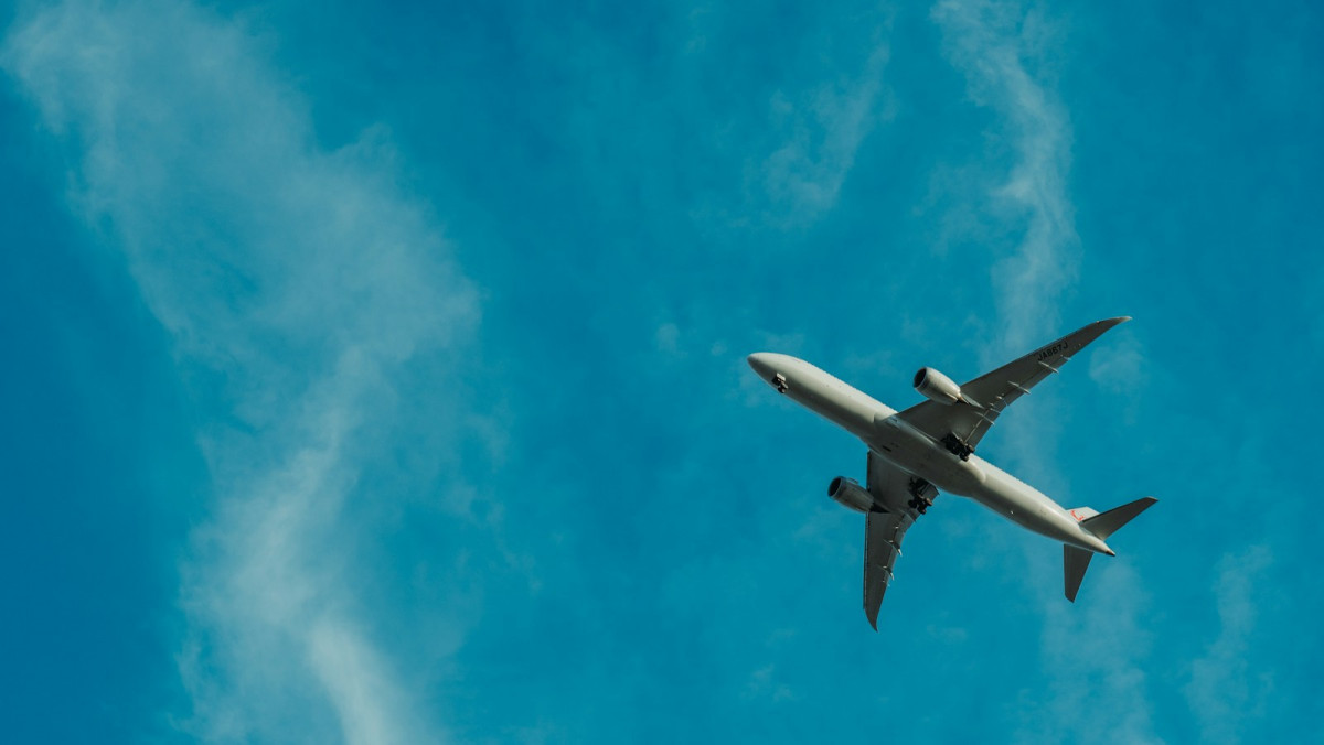 gray airplane flying during daytime